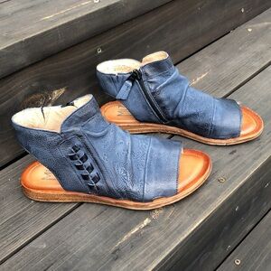 39 Miz Mooz Blue Leather Sandals Tooled Gladiator Open Toe Low Heel